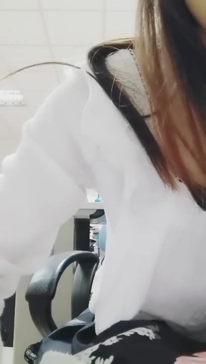 极品美臀美穴妹子收费直播秀 办公室直接自慰揉穴 淫水湿润很是诱人