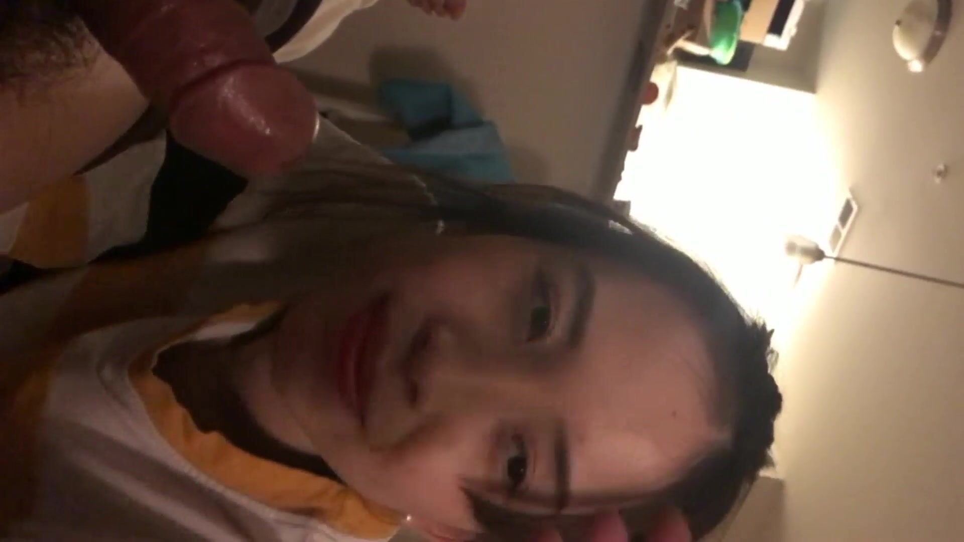 云盘高质露脸泄密！精液面膜，对着男友竖中指，清纯美少女反差又欠肏，单纯快乐的小嫩妹被男人调教成了小母狗